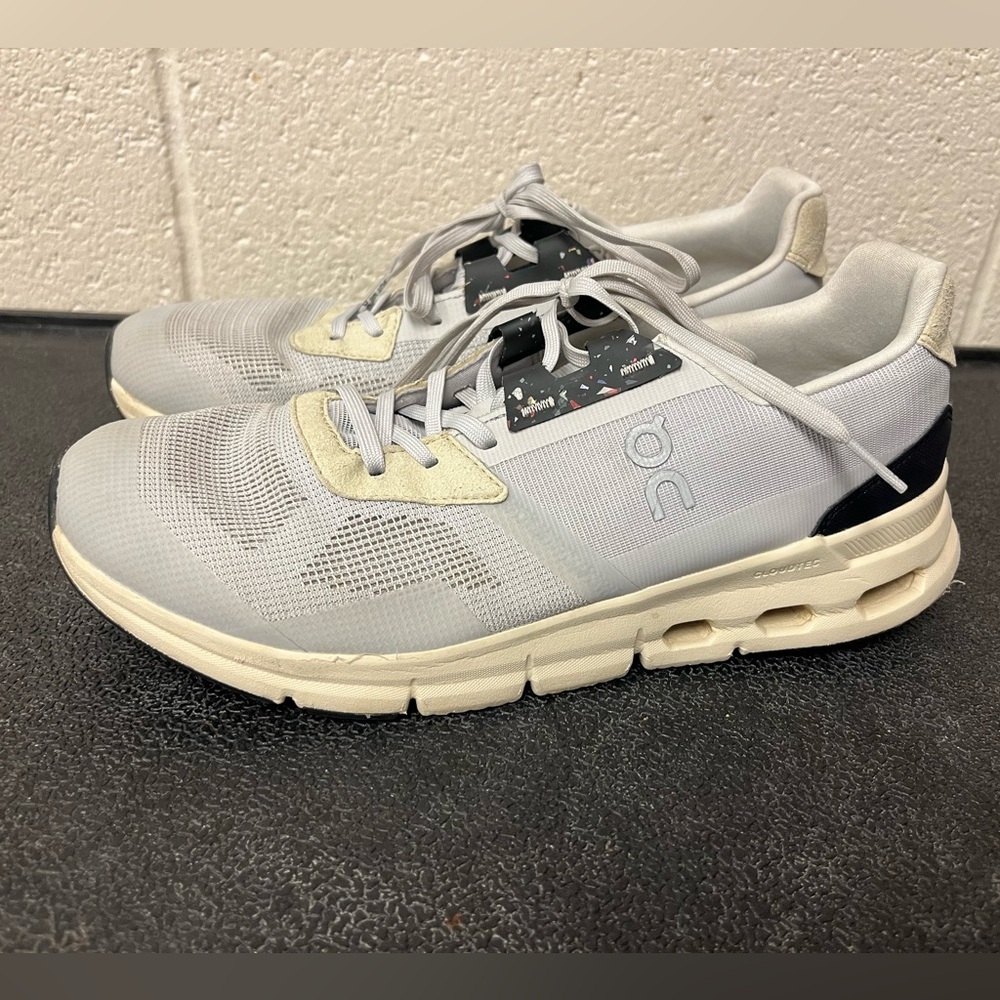 On Cloudrift Running Shoes - Picture 2 of 9